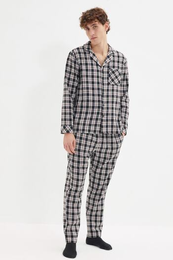 Trendyol Collection Sada kostkovaného černého pyžama Regular Fit - TMNAW22PT1078