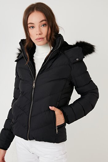 Lela Peluş Astarlı Yakası Suni Kürklü Çıkarılabilir Kapüşonlu Cepli Slim Fit Mont Bayan Mont 497adele