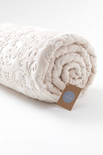 Dinarsu Romantic Touch: Mink Romance Floral Embossed Double Blanket - Beige!
