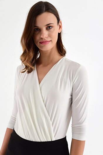 Laranor Ecru Bottom Snap Double Breasted Collar Three-Quarter Sleeve Blouse&body