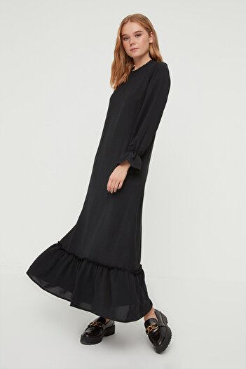 Trendyol Modest Μαύρο μανίκι με λεπτομέρεια Flounce υφασμένο φόρεμα Aerobin TCTSS22EB0011