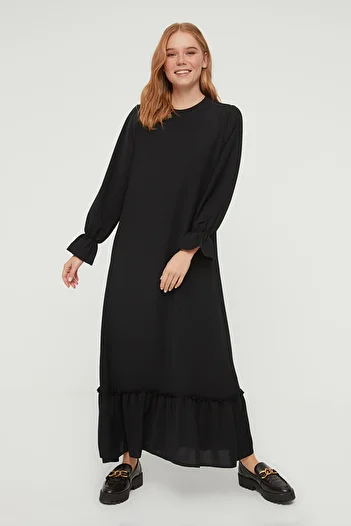 Trendyol Modest Μαύρο μανίκι με λεπτομέρεια Flounce υφασμένο φόρεμα Aerobin TCTSS22EB0011