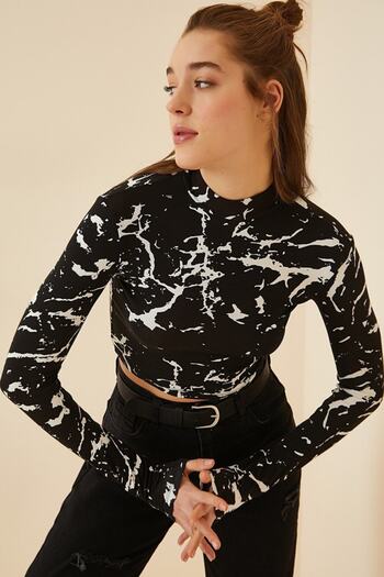 laughs Women's Black Marble Pattern Half Turtleneck Crop Blouse