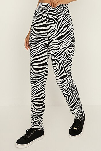 Select Moda Kadın Siyah Beyaz Zebra Desenli Rahat Kesim Pantolon