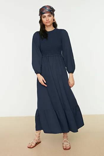 Trendyol Modest Detailní tkané šaty s námořnickou modří pro posádku TCTAW22EB0109