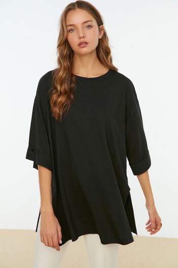 Trendyol Collection T-Shirt im Boyfriend-Cut, asymetrisch, mit doppelten Ärmel, weit geschnitten, schwarz – TWOSS20TS0828