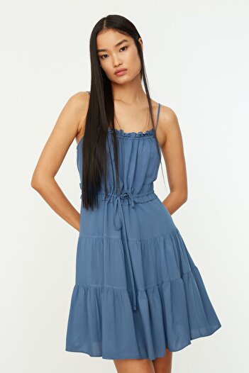 Trendyol Collection Shromážděné mini tkané šaty Indigo skater/pas s otevíráním TWOSS20EL2679
