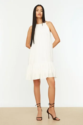 Trendyol Collection Λευκό φόρεμα με λαιμόκοψη TWOSS21EL2123