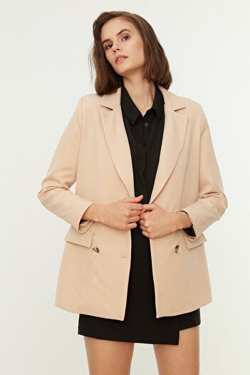 Trendyol Collection Beige, normal gefütterte, zweireihige Blazerjacke aus Webstoff mit Verschluss TWOAW21CE0264