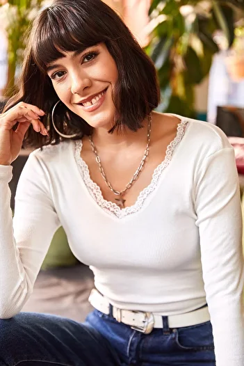 Olalook Women's Ecru Collar Lace V-Neck Camisole Knitted Blouse BLZ-19001713