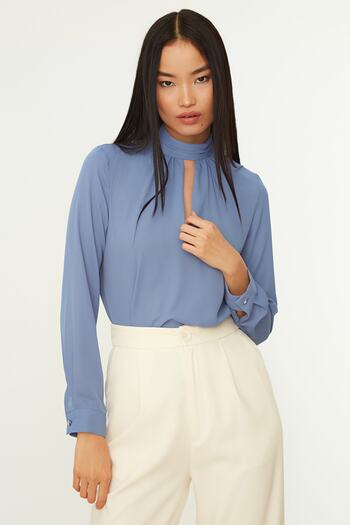 Trendyol Collection Modrá tkaná halenka s vysokým límečkem TWOAW20BZ0462