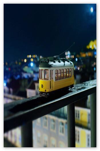 Cakatablo Ahşap Tablo Tramvay Maketi Korkuluklarda (35x50 Cm Boyut)