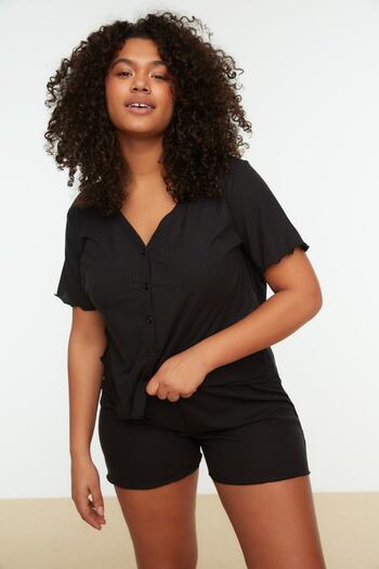 Trendyol Curve Black V-Neck Knitted Buttoned Pajamas Set TBBSS22PT0215
