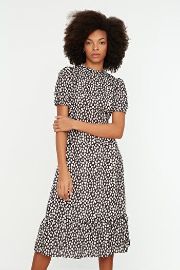 Trendyol Collection Rochie neagră cu imprimeu floral, linie A, căptușită cu volan, țesătură midi TWOSS20EL0894