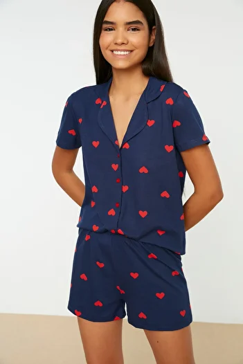Trendyol Collection Szív sötétkék pamut rövidnadrág pizsama szett - THMSS21PT0756
