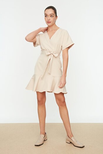 Trendyol Collection Μίνι υφαντό φόρεμα με κοσμήματα ζωσμένη σε γραμμή Α φούστα TWOSS20EL0944