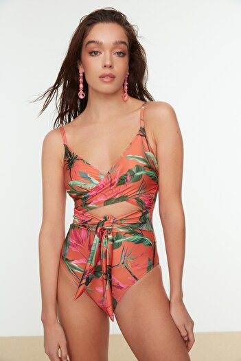 Trendyol Collection Květinové vzorované dvouřadé plavky se zavazováním TBESS20MA0031