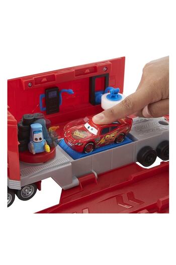 mattel Cars Dönüştürülebilir Mack Oyun Seti