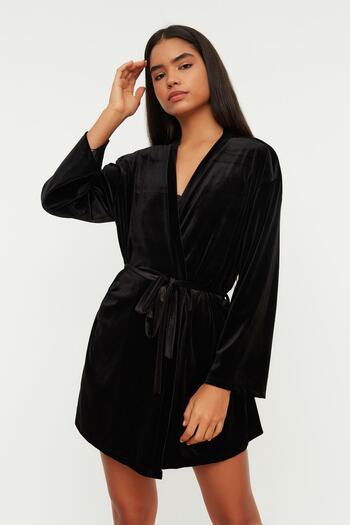 Trendyol Collection Black Soft Feeling Velvet Knitted Dressing Gown THMAW22KM0022