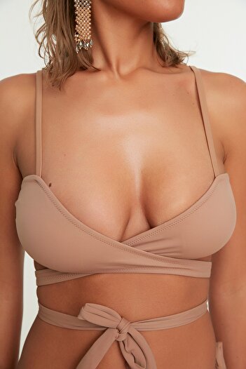 Trendyol Collection Μπικίνι με διπλό στήθος βιζόν με λεπτομέρεια γραβάτας
TBESS22BU0230