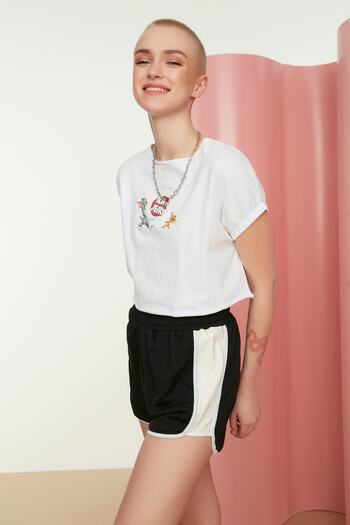 Trendyol Collection Černé pletené kraťasy Garni s vysokým pasem TWOSS21SR0449