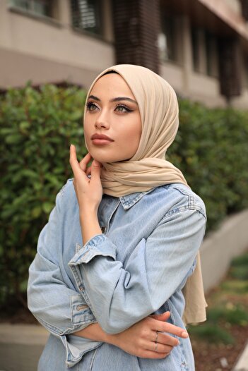 Organic Scarfs Hijab Combed Cotton Shawl Hijab Model - Beige