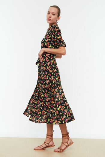 Trendyol Collection Μαύρο λουλουδάτο μοτίβο ζωνισμένο φόρεμα υφασμένο μίντι πουκάμισο βισκόζης TWOSS20EL1559