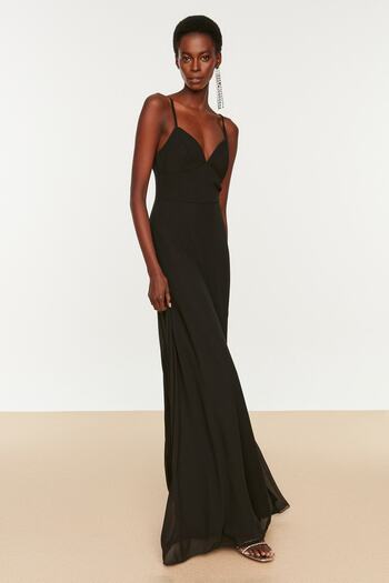 Trendyol Collection Μακρύ μαύρο σιφόν βραδινό φόρεμα - A-cut, με επένδυση, βραδινό φόρεμα TPRSS19FZ0392