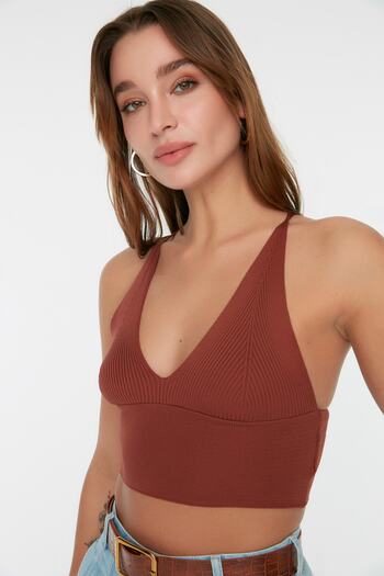 Trendyol Collection Brązowa bluzka z cienkimi plecami i superkrótkim tyłem TWOSS22BZ0760