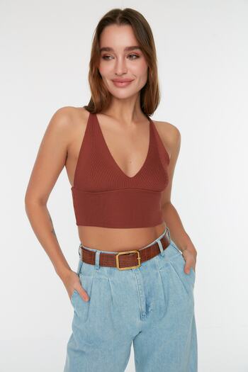 Trendyol Collection Brązowa bluzka z cienkimi plecami i superkrótkim tyłem TWOSS22BZ0760