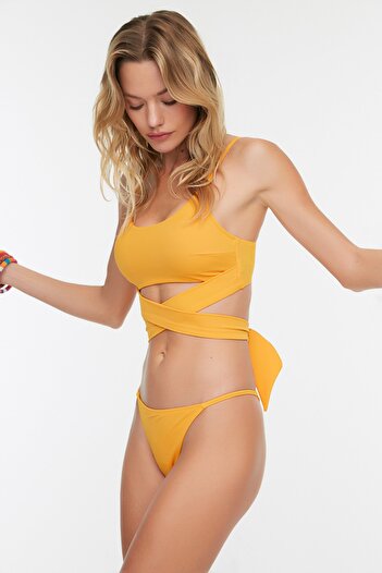 Trendyol Collection Orange Piping Regular Leg Bikini Bottom TBESS22BA0232
