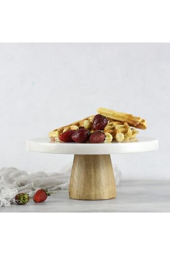 Akayev Marble 25 Cm White Thick Round Presentation Plate with Conical Wooden Legs