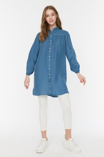 Trendyol Modest Indigové kontrastní prošívání Tkaná košile z přírodní látky TCTSS22GO0380