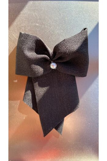 White Alamode Bow Series Black Buckle