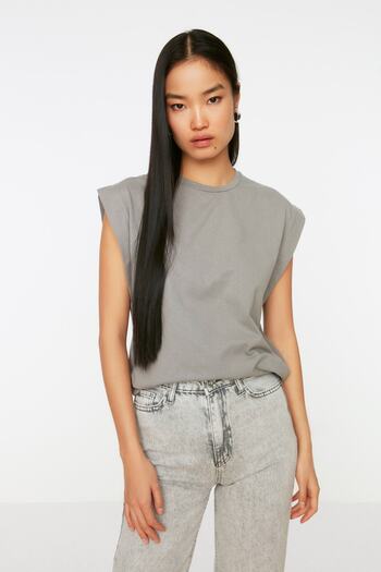 Trendyol Collection Szürke, 100% pamut vatta megjelenés Basic, nyakú, kötött póló TWOSS20TS0021
