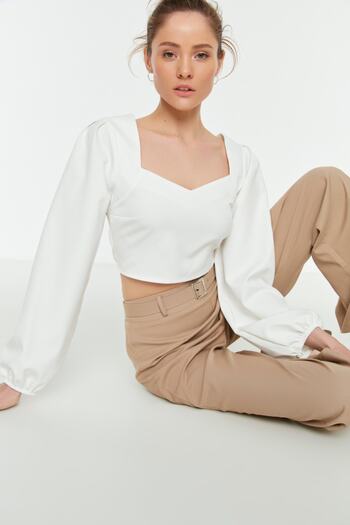 Trendyol Collection Ecru Crop Woven Sweetheart Neck Long Sleeve Bluzka z Długim Rękawem TWOSS21BZ0236