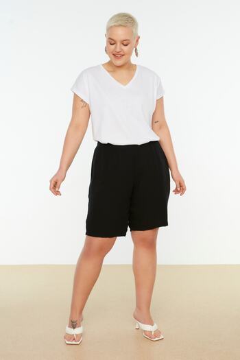 Trendyol Curve Black Pocket Detailed Woven Shorts TBBSS22SR0115