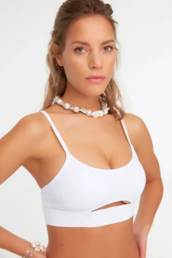 Trendyol Collection Λευκό ανάγλυφο μπικίνι TBESS22BU0126
