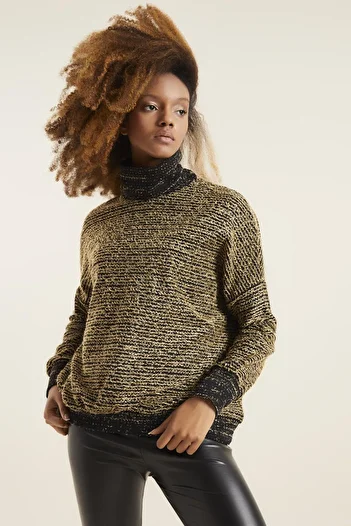 Quincey Women's Yellow Turtleneck Boucle Sweater