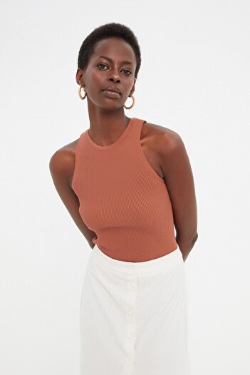 Trendyol Collection Braune gerippte Strickbluse TWOSS21BZ0090