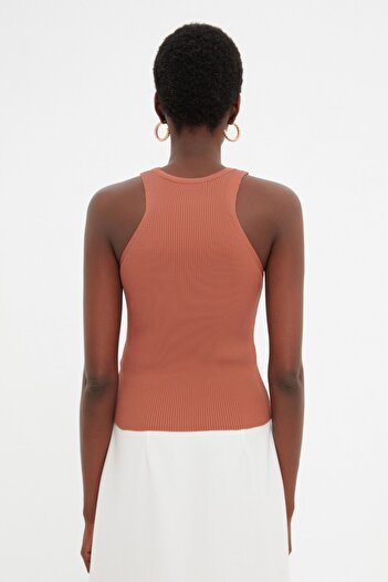 Trendyol Collection Braune gerippte Strickbluse TWOSS21BZ0090