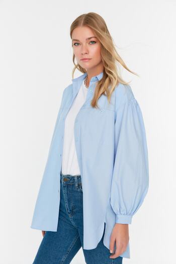 Trendyol Modest Světle modrá základní tkaná košile s balónovým rukávem s dlouhou zadní kapsou, detail TCTSS21GO0976