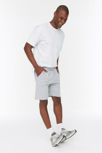 Trendyol Collection Šedé kraťasy Regular Cut Basic & Bermudy TMNSS20SR0169