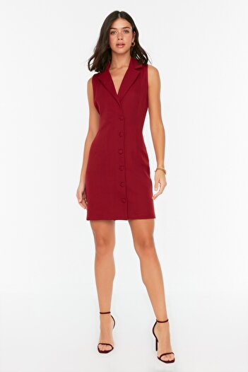Trendyol Collection Pflaumenfarbenes ärmelloses gewebtes Mini-Jackenkleid mit Knopfdetail TWOSS19AP0280