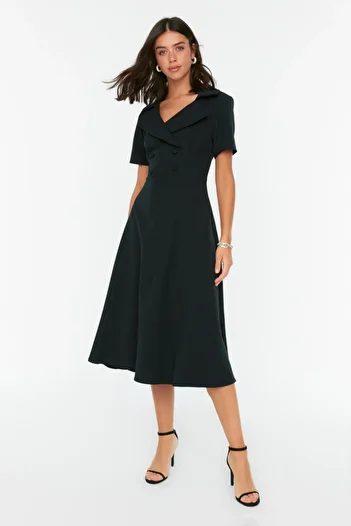 Trendyol Collection Rochie midi țesută cu detaliu cu nasturi/skater/curea cu deschidere neagră TWOSS22EL1185
