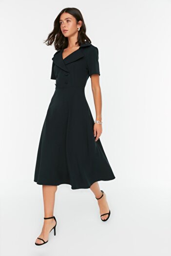 Trendyol Collection Rochie midi țesută cu detaliu cu nasturi/skater/curea cu deschidere neagră TWOSS22EL1185