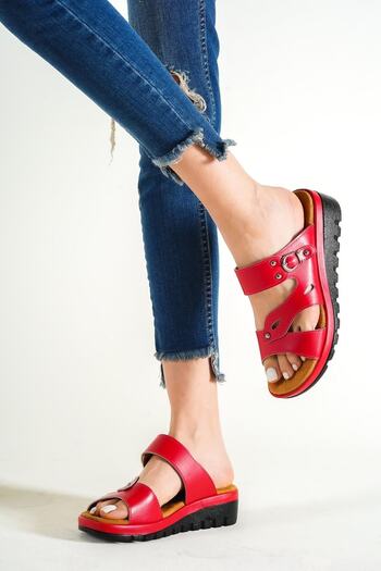 Taran Lona Buckle Detailed Casual Slippers