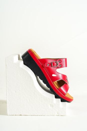 Taran Lona Buckle Detailed Casual Slippers