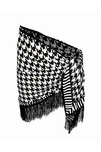 Bolder Amore Tasseled Black and White Pattern Pareo