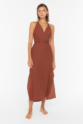 Trendyol Collection Brązowa sukienka midi z tkaniny z odkrytymi plecami, plażowa, TBESS22EL0727